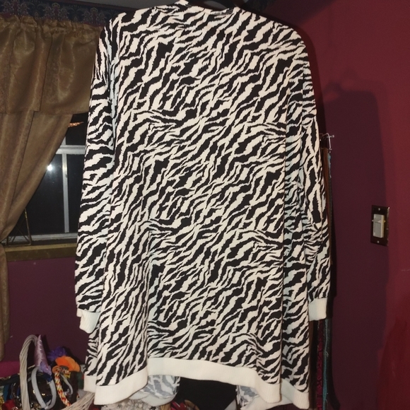 Lucky & Blessed Zebra Print Duster Large NWT - Picture 5 of 5